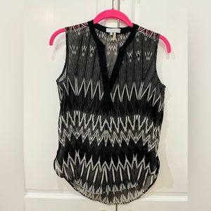 XS 1.State black and white sheet tank